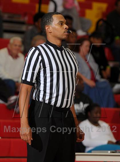 Thumbnail 2 in Leuzinger vs. Orange Lutheran (MaxPreps Holiday Classic) photogallery.