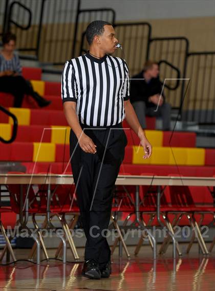 Thumbnail 2 in Leuzinger vs. Orange Lutheran (MaxPreps Holiday Classic) photogallery.