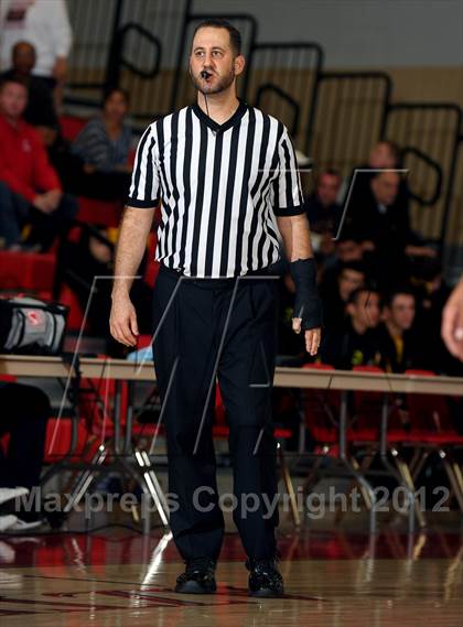 Thumbnail 3 in Leuzinger vs. Orange Lutheran (MaxPreps Holiday Classic) photogallery.