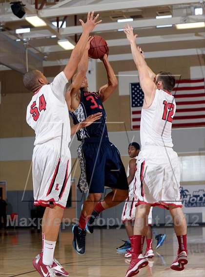Thumbnail 3 in Leuzinger vs. Orange Lutheran (MaxPreps Holiday Classic) photogallery.