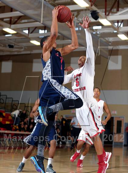 Thumbnail 3 in Leuzinger vs. Orange Lutheran (MaxPreps Holiday Classic) photogallery.
