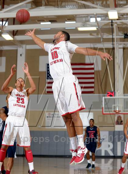 Thumbnail 3 in Leuzinger vs. Orange Lutheran (MaxPreps Holiday Classic) photogallery.