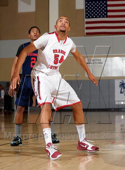 Thumbnail 3 in Leuzinger vs. Orange Lutheran (MaxPreps Holiday Classic) photogallery.
