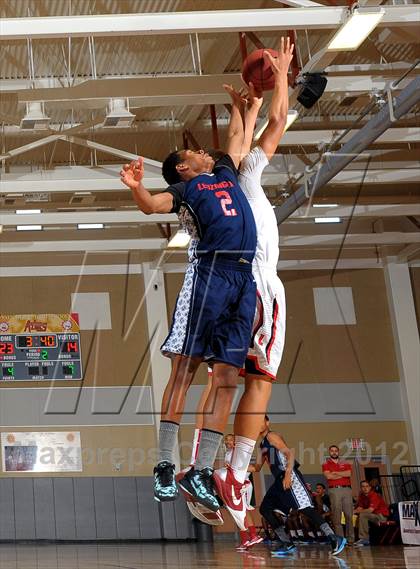 Thumbnail 2 in Leuzinger vs. Orange Lutheran (MaxPreps Holiday Classic) photogallery.