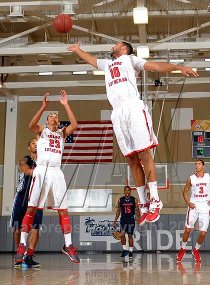 Thumbnail 3 in Leuzinger vs. Orange Lutheran (MaxPreps Holiday Classic) photogallery.