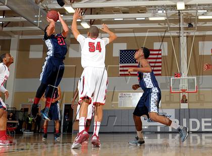 Thumbnail 1 in Leuzinger vs. Orange Lutheran (MaxPreps Holiday Classic) photogallery.