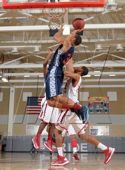 Thumbnail 3 in Leuzinger vs. Orange Lutheran (MaxPreps Holiday Classic) photogallery.