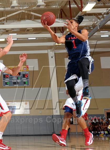 Thumbnail 3 in Leuzinger vs. Orange Lutheran (MaxPreps Holiday Classic) photogallery.