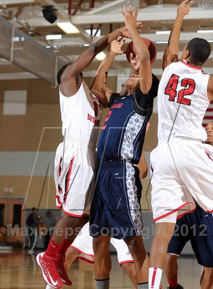 Thumbnail 2 in Leuzinger vs. Orange Lutheran (MaxPreps Holiday Classic) photogallery.