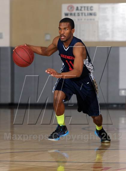 Thumbnail 3 in Leuzinger vs. Orange Lutheran (MaxPreps Holiday Classic) photogallery.