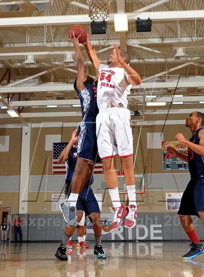 Thumbnail 2 in Leuzinger vs. Orange Lutheran (MaxPreps Holiday Classic) photogallery.