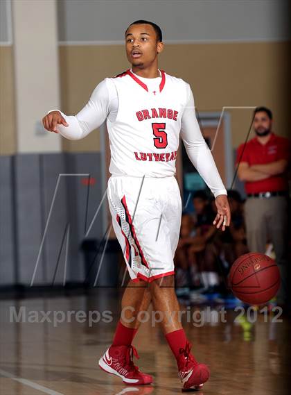 Thumbnail 1 in Leuzinger vs. Orange Lutheran (MaxPreps Holiday Classic) photogallery.