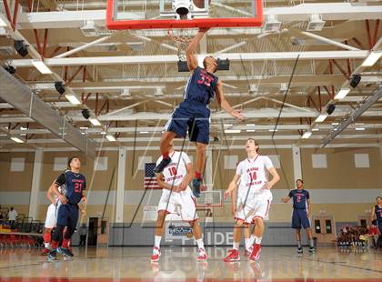 Thumbnail 3 in Leuzinger vs. Orange Lutheran (MaxPreps Holiday Classic) photogallery.