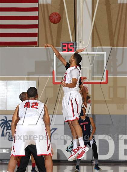 Thumbnail 2 in Leuzinger vs. Orange Lutheran (MaxPreps Holiday Classic) photogallery.
