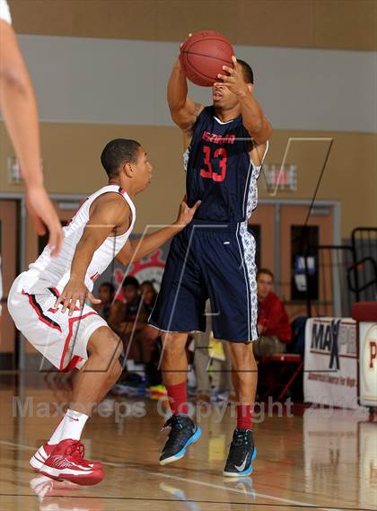 Thumbnail 1 in Leuzinger vs. Orange Lutheran (MaxPreps Holiday Classic) photogallery.