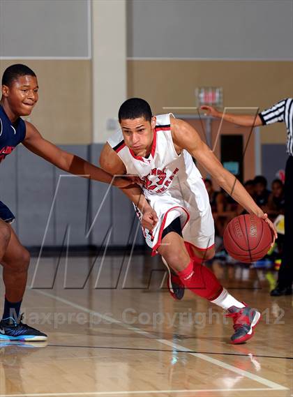 Thumbnail 2 in Leuzinger vs. Orange Lutheran (MaxPreps Holiday Classic) photogallery.