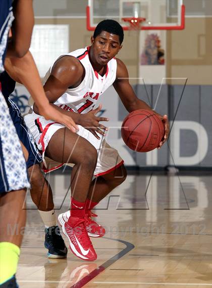 Thumbnail 1 in Leuzinger vs. Orange Lutheran (MaxPreps Holiday Classic) photogallery.