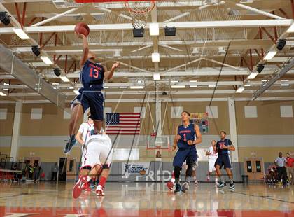 Thumbnail 1 in Leuzinger vs. Orange Lutheran (MaxPreps Holiday Classic) photogallery.