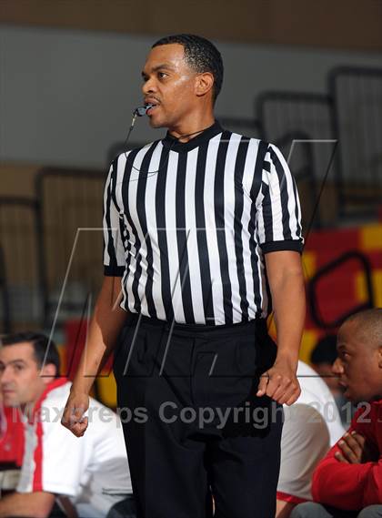 Thumbnail 3 in Leuzinger vs. Orange Lutheran (MaxPreps Holiday Classic) photogallery.