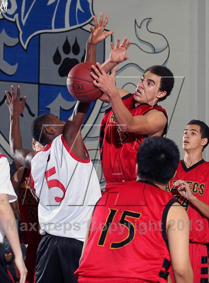 Thumbnail 1 in Palm Desert vs Palm Springs (MaxPreps Holiday Classic) photogallery.