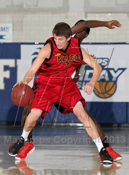 Thumbnail 3 in Palm Desert vs Palm Springs (MaxPreps Holiday Classic) photogallery.