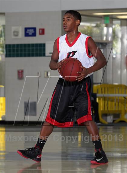 Thumbnail 3 in Palm Desert vs Palm Springs (MaxPreps Holiday Classic) photogallery.