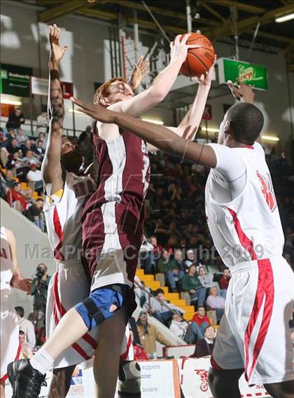 Thumbnail 3 in East Hampton vs. Peekskill (NYSPHSAA A Semifinal) photogallery.