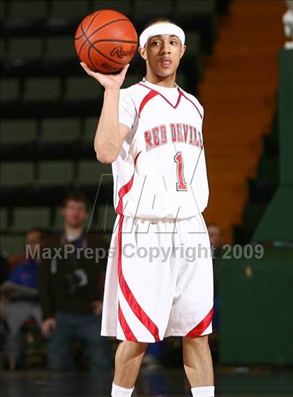 Thumbnail 3 in East Hampton vs. Peekskill (NYSPHSAA A Semifinal) photogallery.