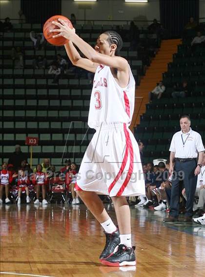 Thumbnail 3 in East Hampton vs. Peekskill (NYSPHSAA A Semifinal) photogallery.