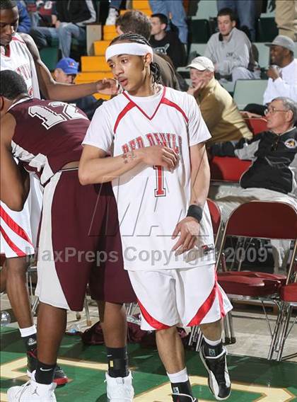 Thumbnail 1 in East Hampton vs. Peekskill (NYSPHSAA A Semifinal) photogallery.