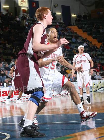 Thumbnail 1 in East Hampton vs. Peekskill (NYSPHSAA A Semifinal) photogallery.