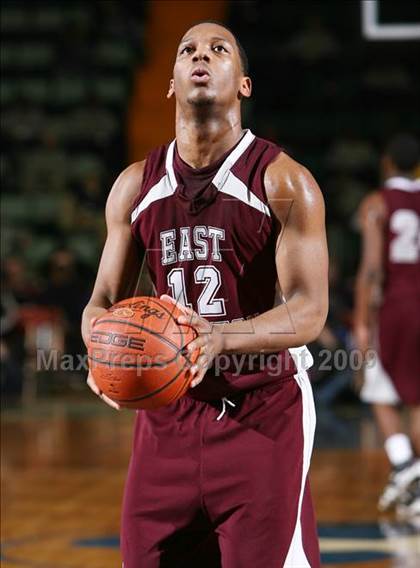 Thumbnail 1 in East Hampton vs. Peekskill (NYSPHSAA A Semifinal) photogallery.