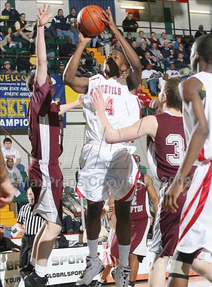 Thumbnail 3 in East Hampton vs. Peekskill (NYSPHSAA A Semifinal) photogallery.