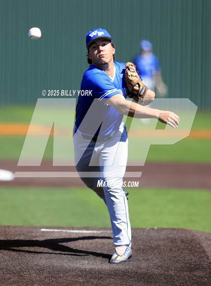 Thumbnail 1 in Grand Saline vs Wills Point photogallery.