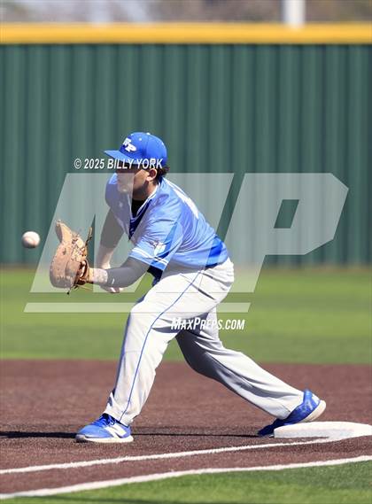 Thumbnail 2 in Grand Saline vs Wills Point photogallery.