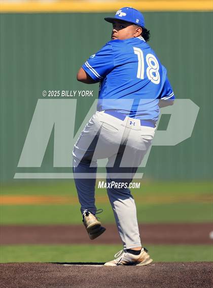 Thumbnail 1 in Grand Saline vs Wills Point photogallery.