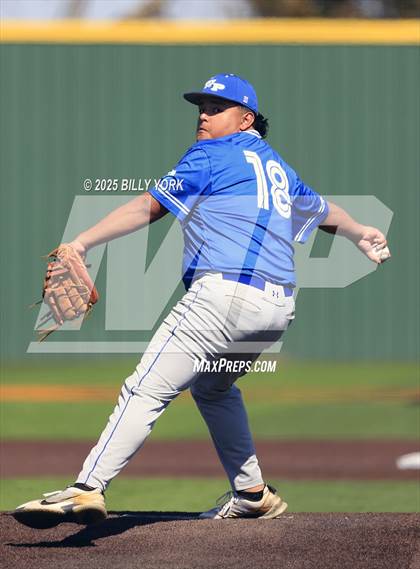Thumbnail 2 in Grand Saline vs Wills Point photogallery.