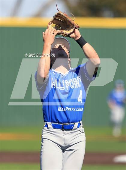 Thumbnail 1 in Grand Saline vs Wills Point photogallery.