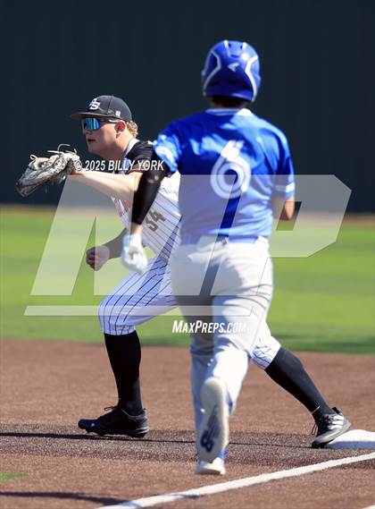 Thumbnail 1 in Grand Saline vs Wills Point photogallery.