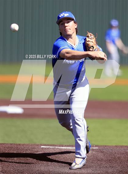 Thumbnail 3 in Grand Saline vs Wills Point photogallery.