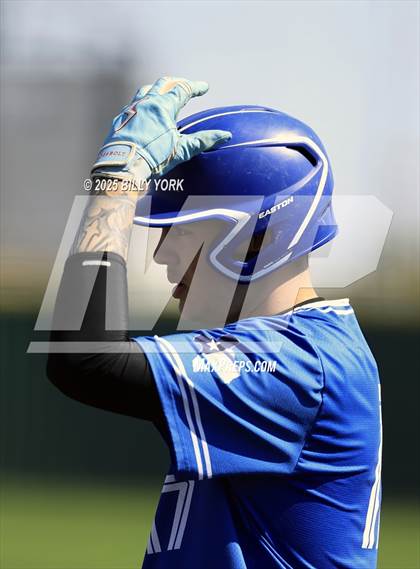 Thumbnail 3 in Grand Saline vs Wills Point photogallery.
