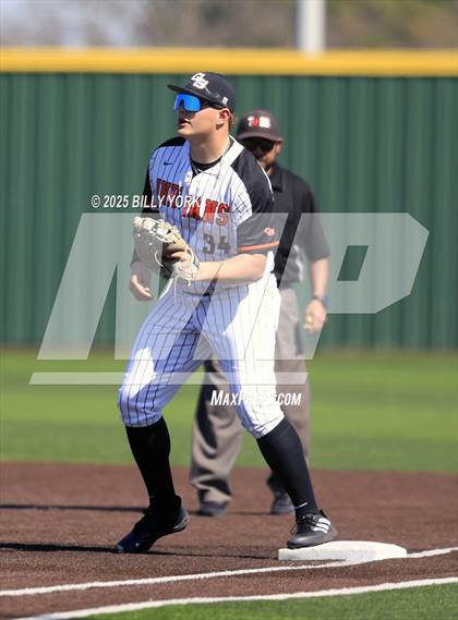 Thumbnail 2 in Grand Saline vs Wills Point photogallery.