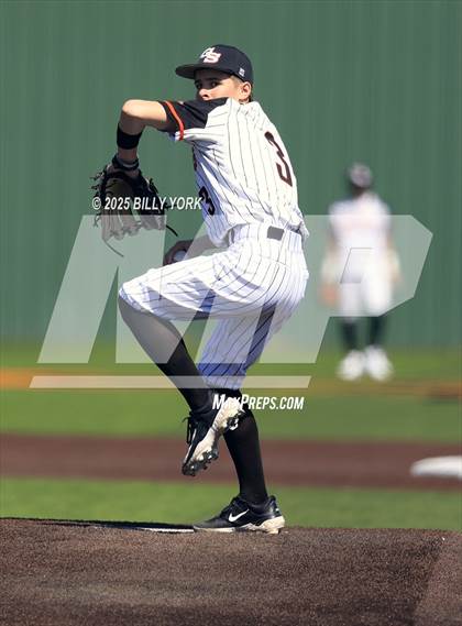 Thumbnail 1 in Grand Saline vs Wills Point photogallery.