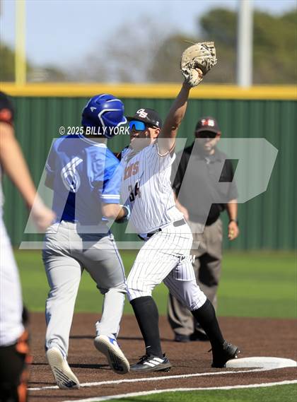Thumbnail 1 in Grand Saline vs Wills Point photogallery.