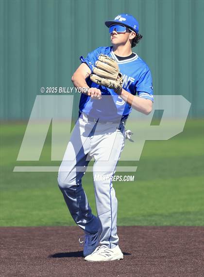 Thumbnail 2 in Grand Saline vs Wills Point photogallery.