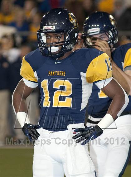 Thumbnail 2 in Whitmer vs. Archbishop Moeller (OHSAA D1 Final) photogallery.