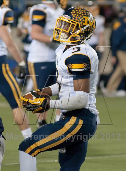 Thumbnail 3 in Whitmer vs. Archbishop Moeller (OHSAA D1 Final) photogallery.