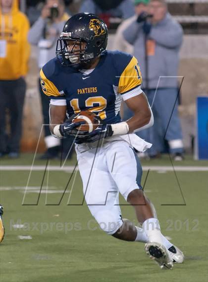 Thumbnail 3 in Whitmer vs. Archbishop Moeller (OHSAA D1 Final) photogallery.