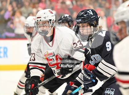 Thumbnail 3 in Denver East vs. Valor Christian (CHSAA 5A State Final Game) photogallery.