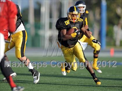 Thumbnail 2 in 605 All-Star Football Game photogallery.